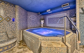 Sauna, hot tub, steam room, Turkish bath/hammam, body treatments