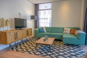 In-room safe, desk, iron/ironing board, free WiFi - Flonk Hotel Groningen Centre, BW Signature Collection (Groningen)
