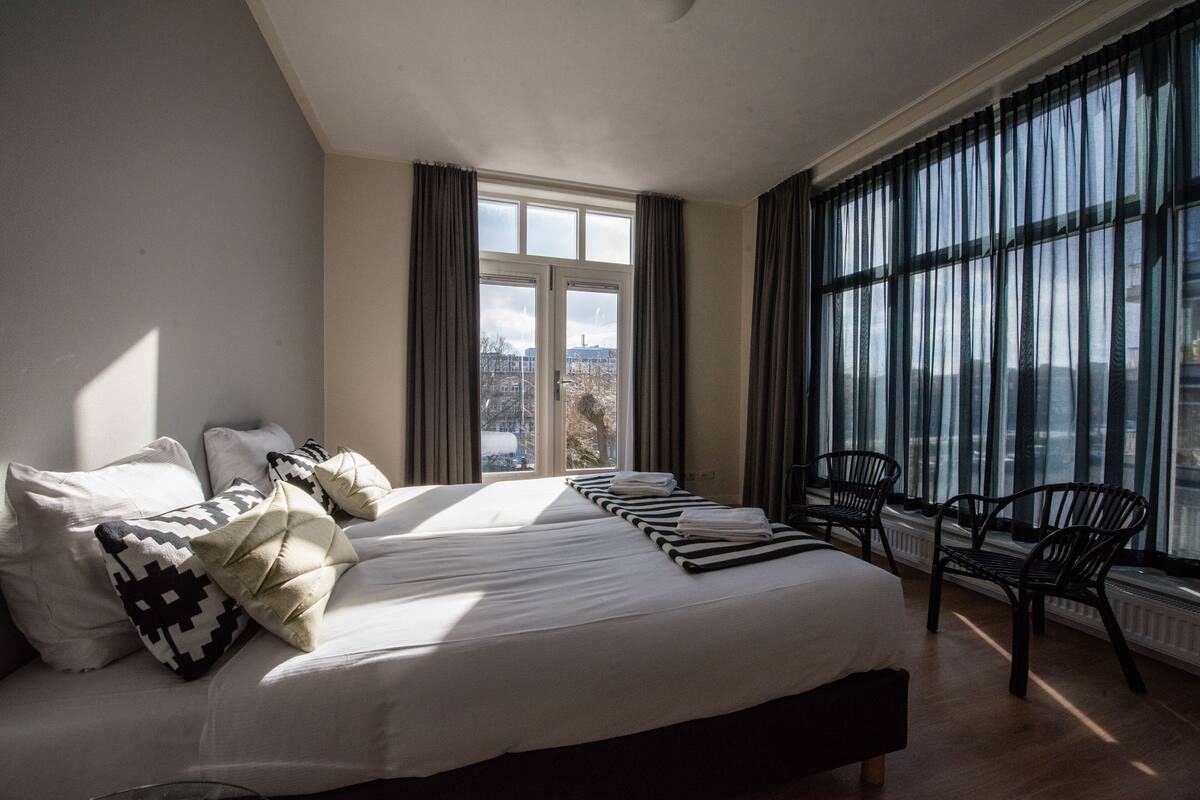 1 bedroom, in-room safe, desk, iron/ironing board