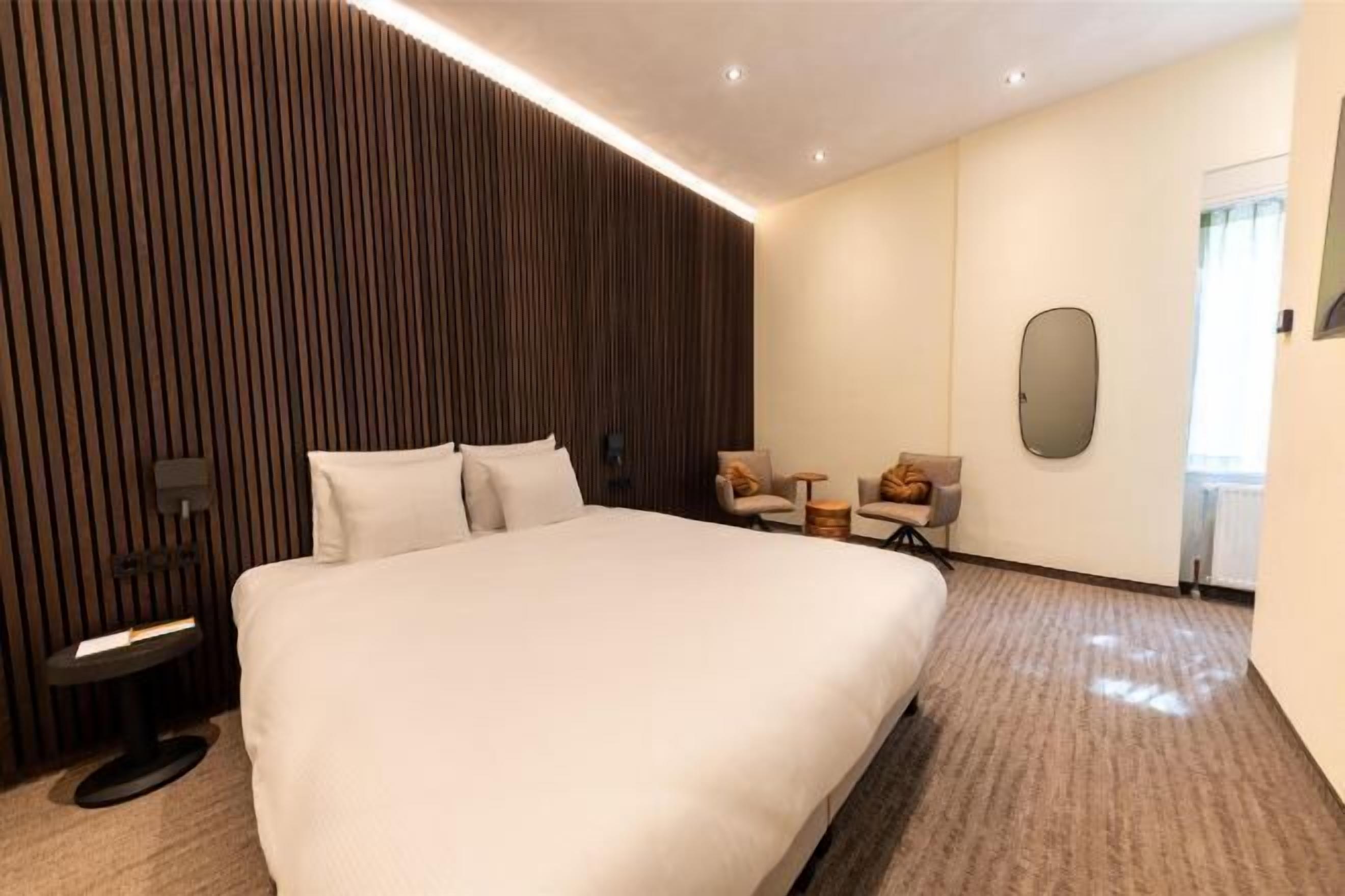 In-room safe, desk, iron/ironing board, free WiFi