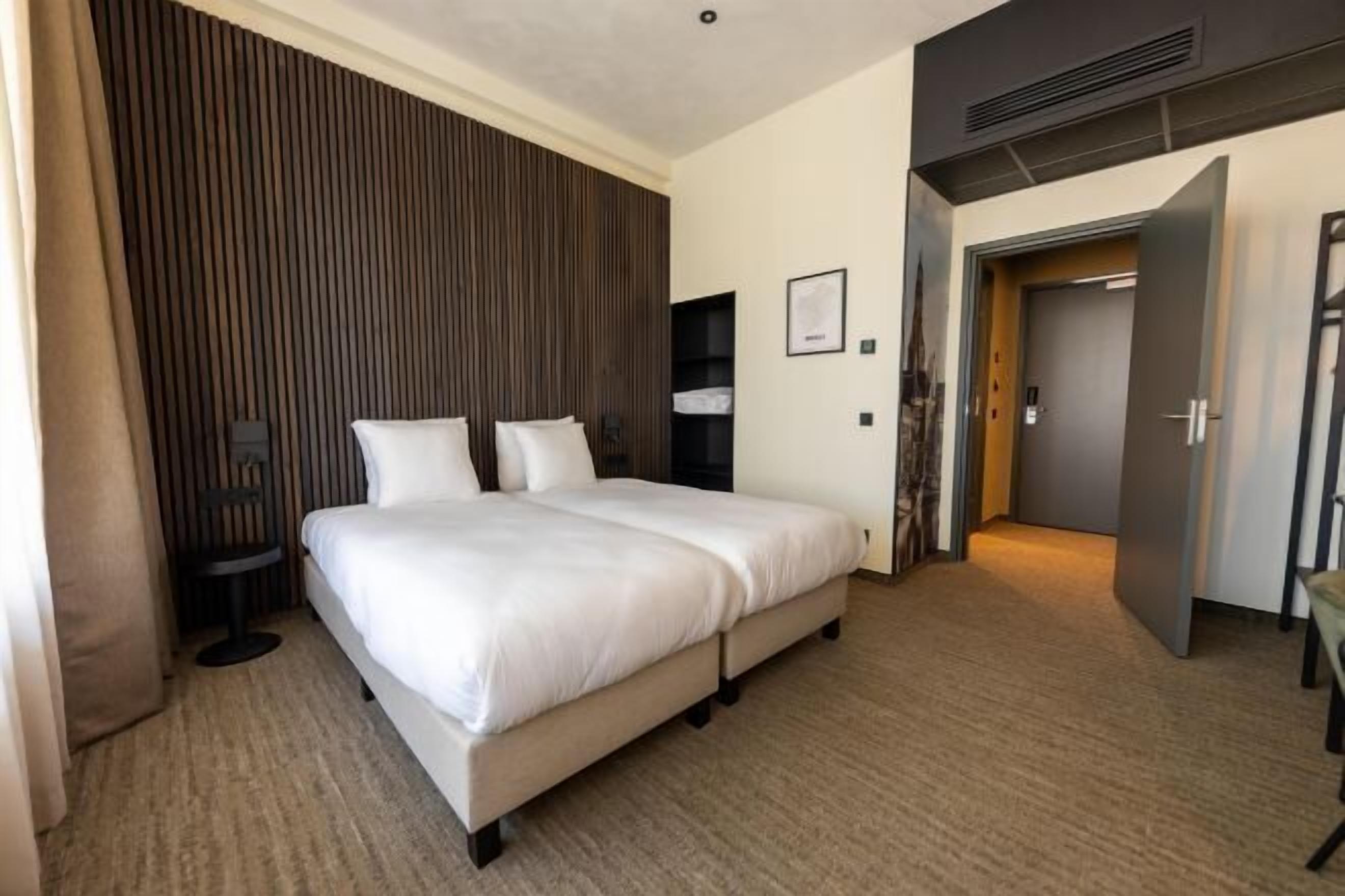 In-room safe, desk, iron/ironing board, free WiFi