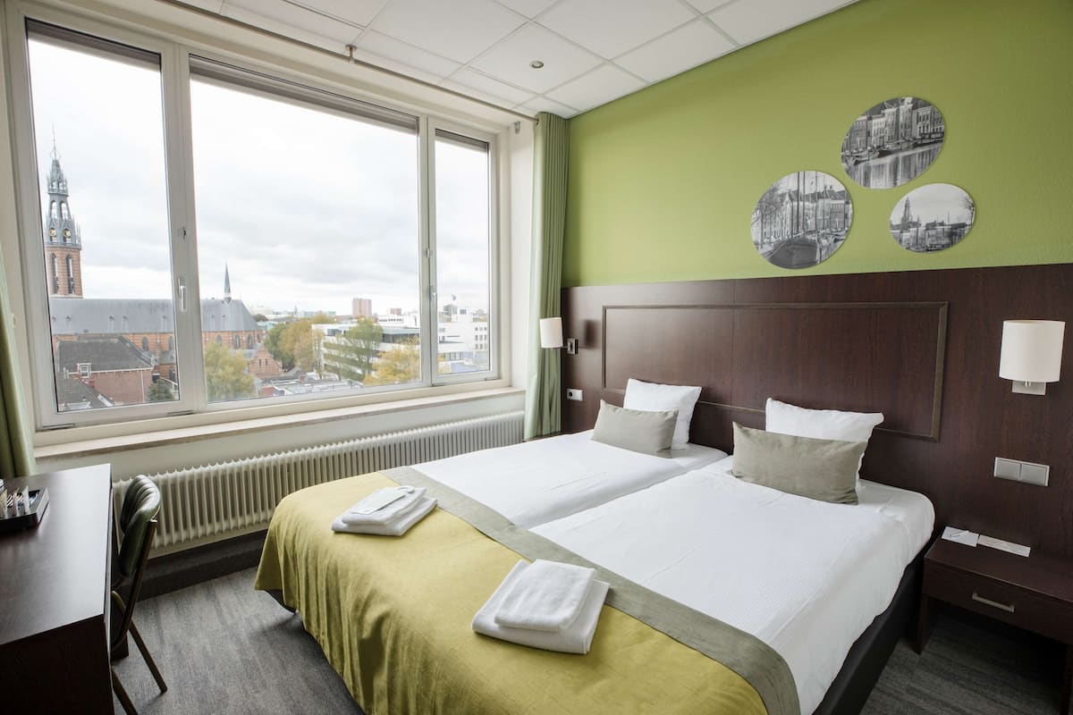 1 bedroom, in-room safe, desk, iron/ironing board