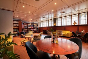 Bar (on property) - Flonk Hotel Groningen Centre, BW Signature Collection (Groningen)
