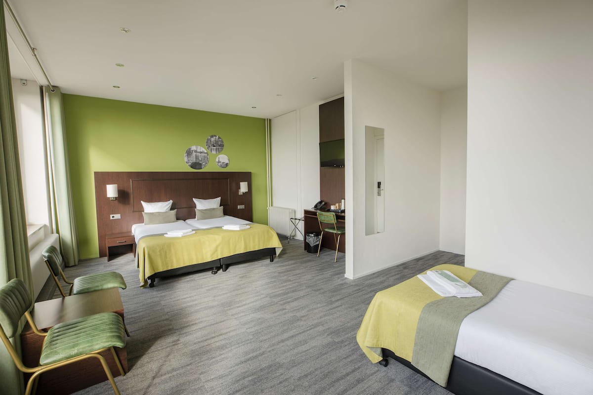 1 bedroom, in-room safe, desk, iron/ironing board