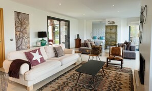 Villa Supérieure, 4 chambres, piscine privée | Coin séjour