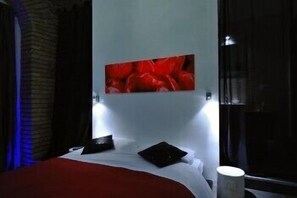 Minibar, soundproofing, iron/ironing board, rollaway beds - Caesar's Rooms (Rome)