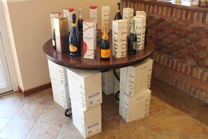 Lobby lounge, garden views, open daily - Hotel Don Carlo (Broni)