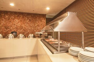 Daily buffet breakfast (MXN 180 per person)