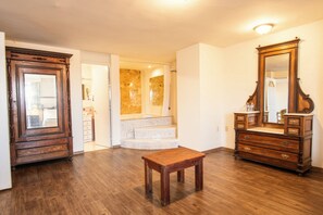 Superior Suite, 1 King Bed, Patio, City View | Desk, blackout drapes, iron/ironing board, free WiFi - Hotel Argento Zacatecas (Zacatecas)