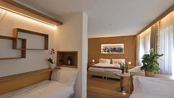 Junior Suite | Frette Italian sheets, hypo-allergenic bedding, in-room safe, desk