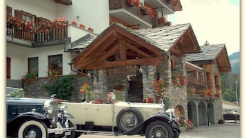 Vista frontal de la propiedad