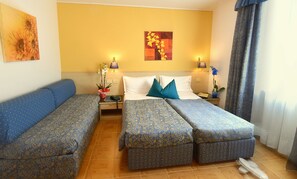 標準雙人或雙床房 | 義大利 Frette 床單、低過敏寢具、客房內保險箱、書桌