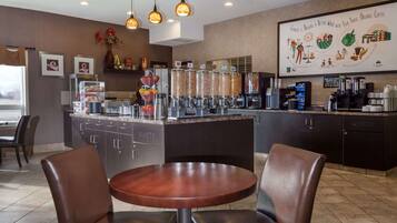 TĂ€gliches inbegriffenes FrĂŒhstĂŒcksbuffet