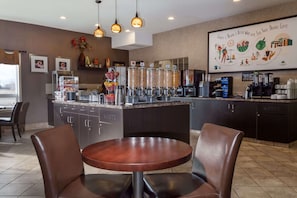 Buffet déjeuner gratuit tous les jours