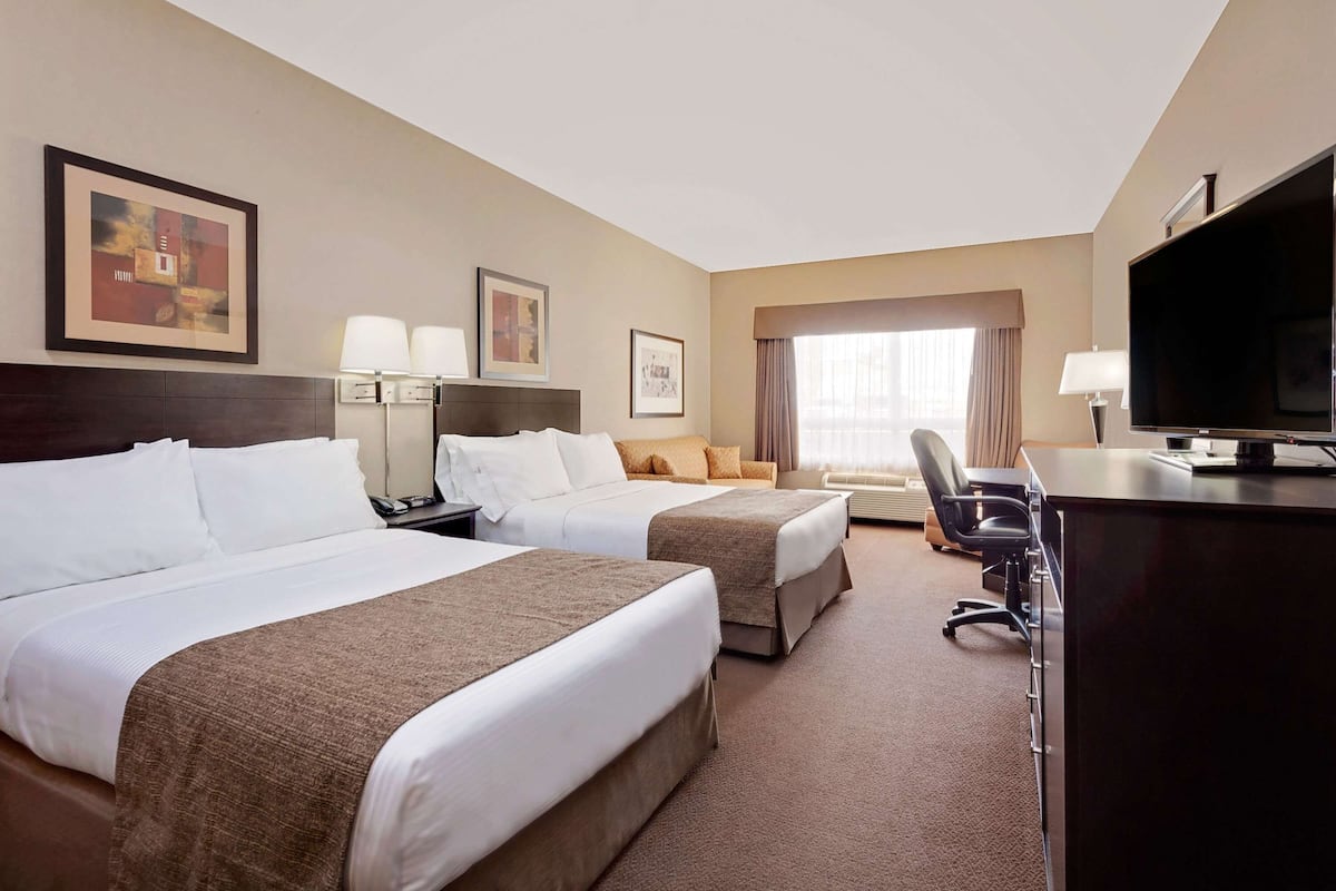 Room, 2 Double Beds, Non Smoking (with Sofabed)