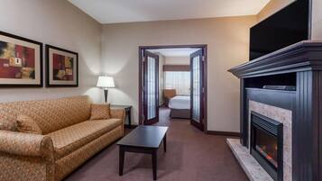 Room, 1 King Bed with Sofa bed, Non Smoking | Desk, iron/ironing board, rollaway beds, free WiFi
