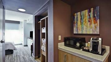 Caja de seguridad en la habitación y escritorio