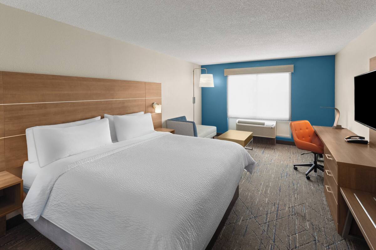 Memory foam beds, in-room safe, desk, blackout drapes