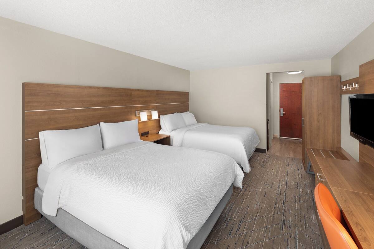 Memory foam beds, in-room safe, desk, blackout drapes