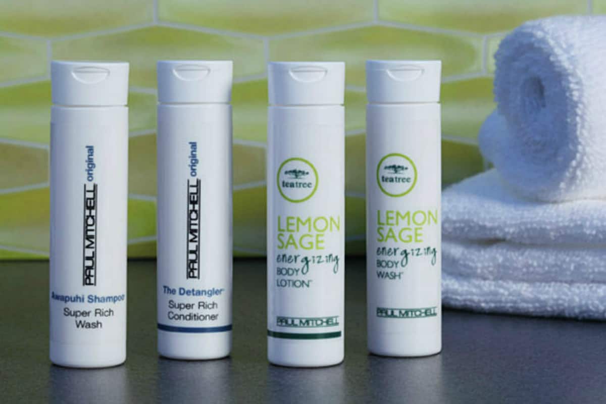 combined shower/bathtub, free toiletries, hair dryer, towels