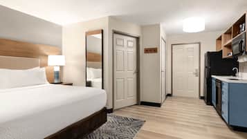 1 bedroom, desk, laptop workspace, blackout drapes