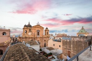 A historic building with a bell tower and dome, surrounded by other buildings. - Best Western Hotel Stella D'Italia (Marsala)
