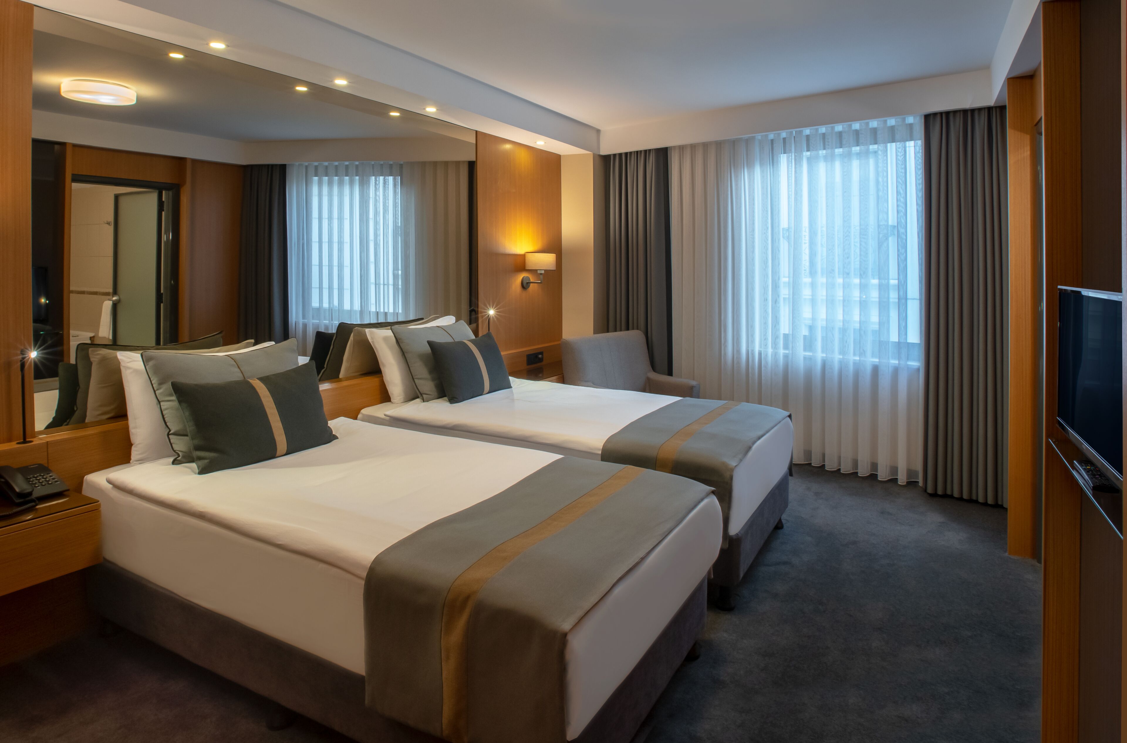 1 bedroom, egyptian cotton sheets, premium bedding, minibar