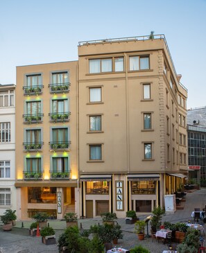 Front of property - Tan Hotel - Special Class (Istanbul)