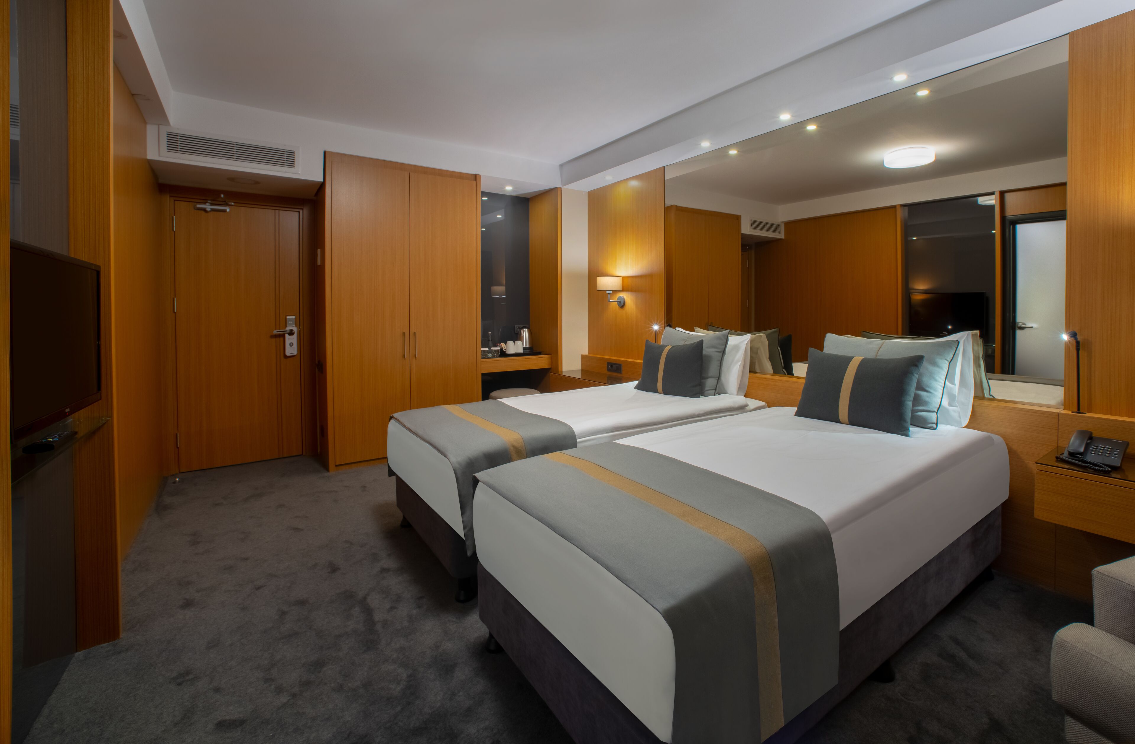 1 bedroom, egyptian cotton sheets, premium bedding, minibar