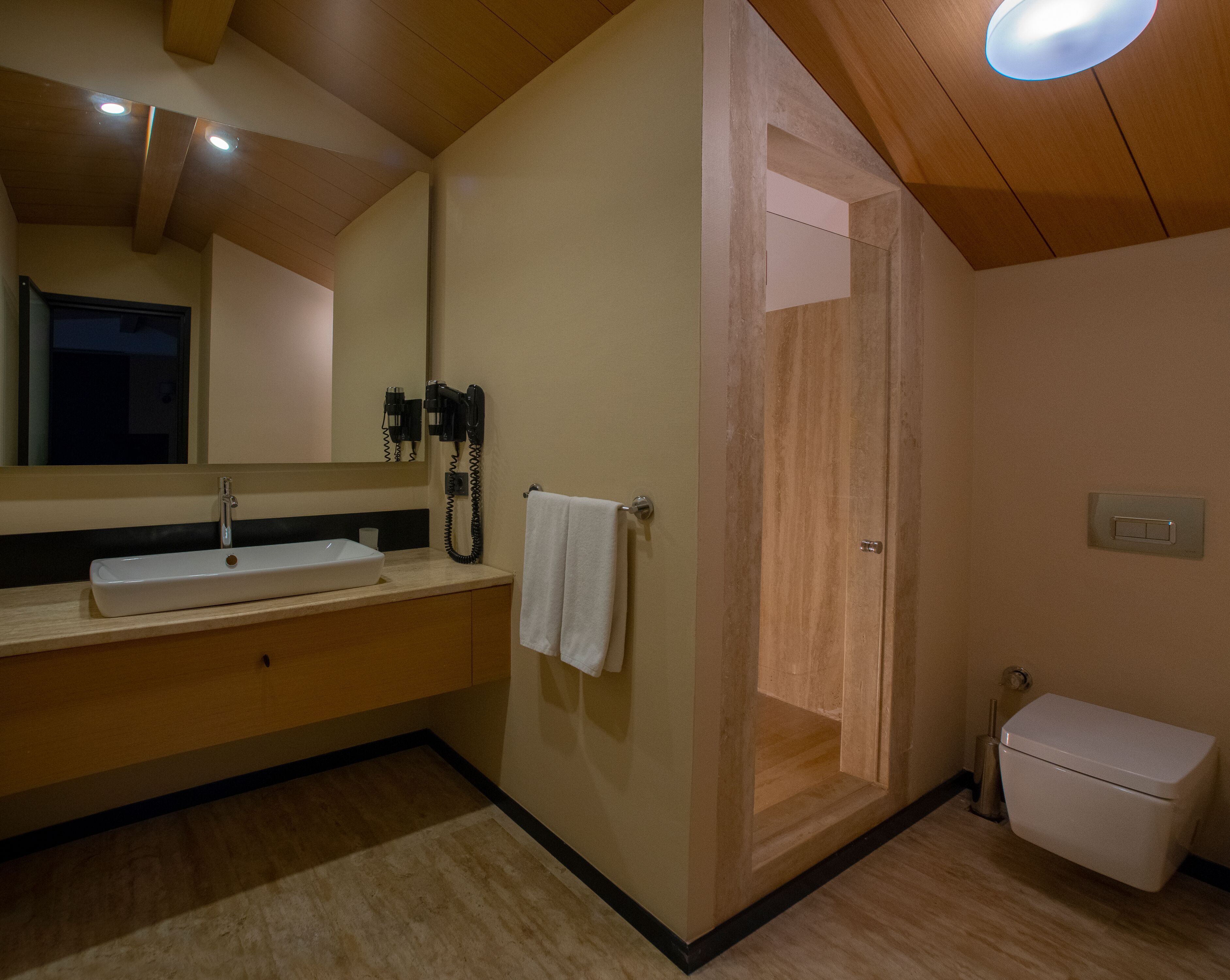 penthouse, sea view | bathroom | free toiletries, hair dryer, slippers, towels