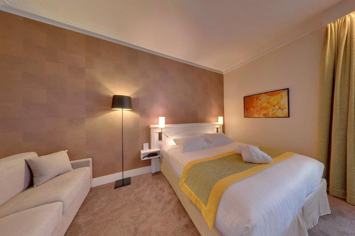 Executive Room, 1 Queen Bed, Non Smoking | Room amenity