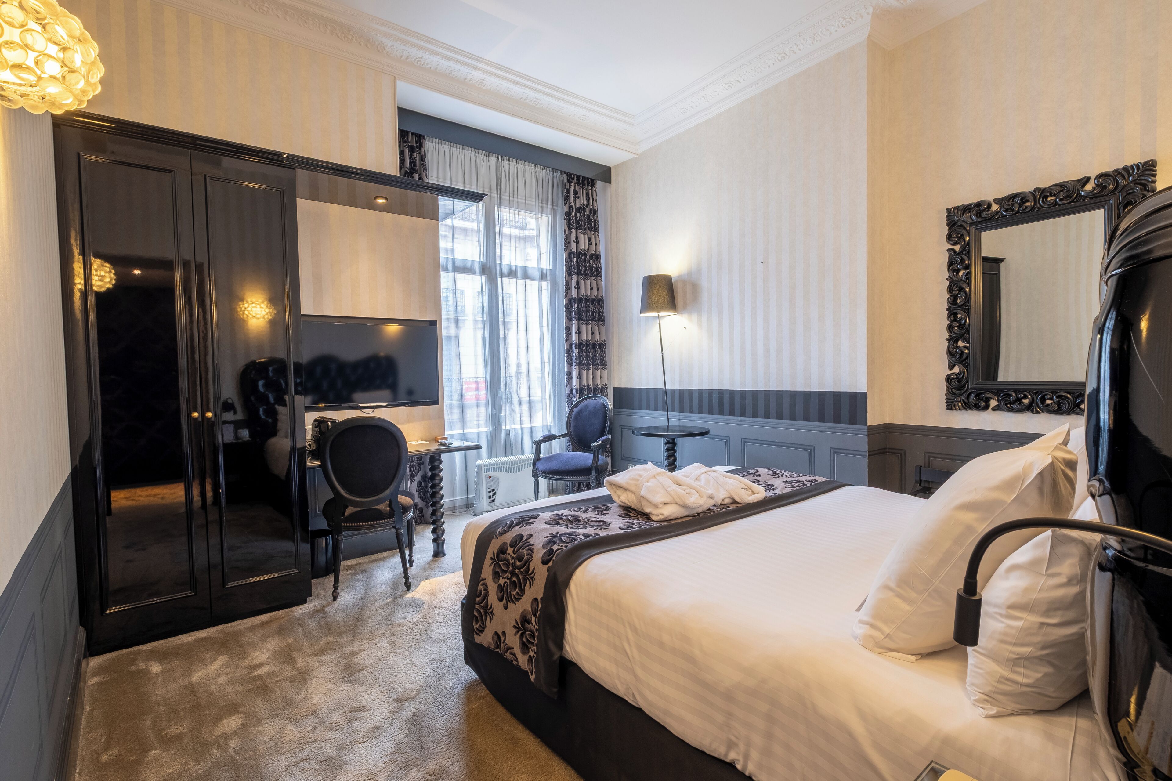 Habitación exclusiva, 1 cama de matrimonio grande, no fumadores | Ropa de cama de alta calidad, colchones con acolchado adicional, minibar