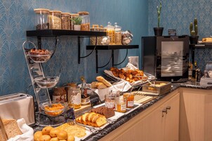Daily buffet breakfast (EUR 17 per person)