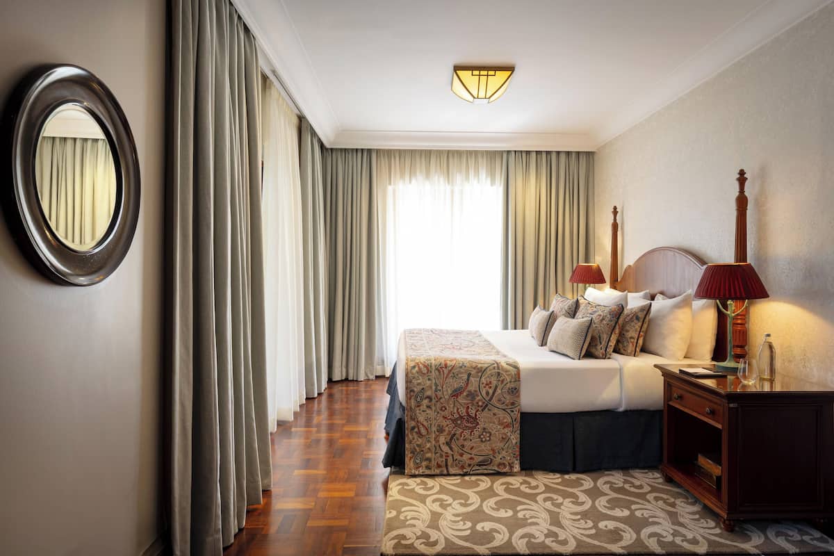 Literie hypoallergénique, surmatelas, minibar