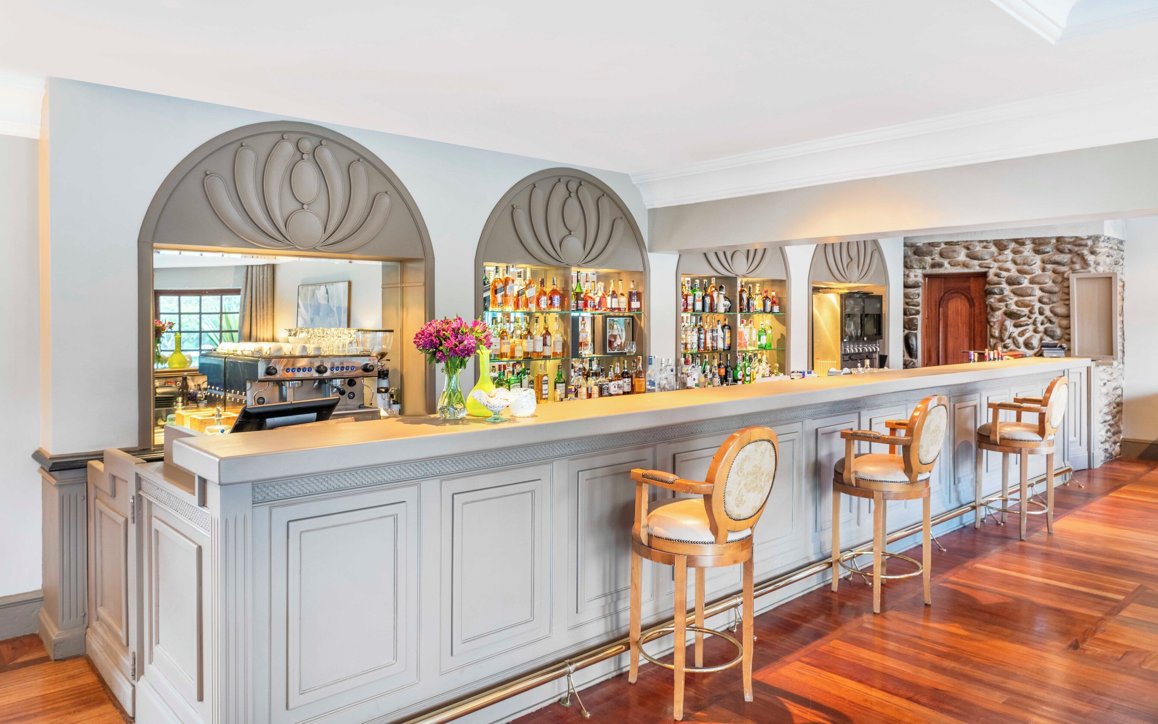 2 bars/lounges, poolside bar