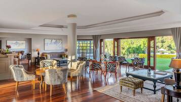 2 barer/lounger og bassengbar