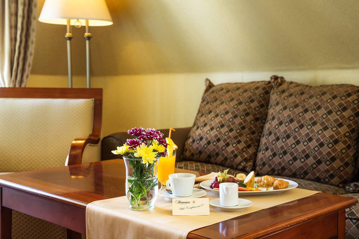 Suite, 1 Bedroom | Living area | LED TV