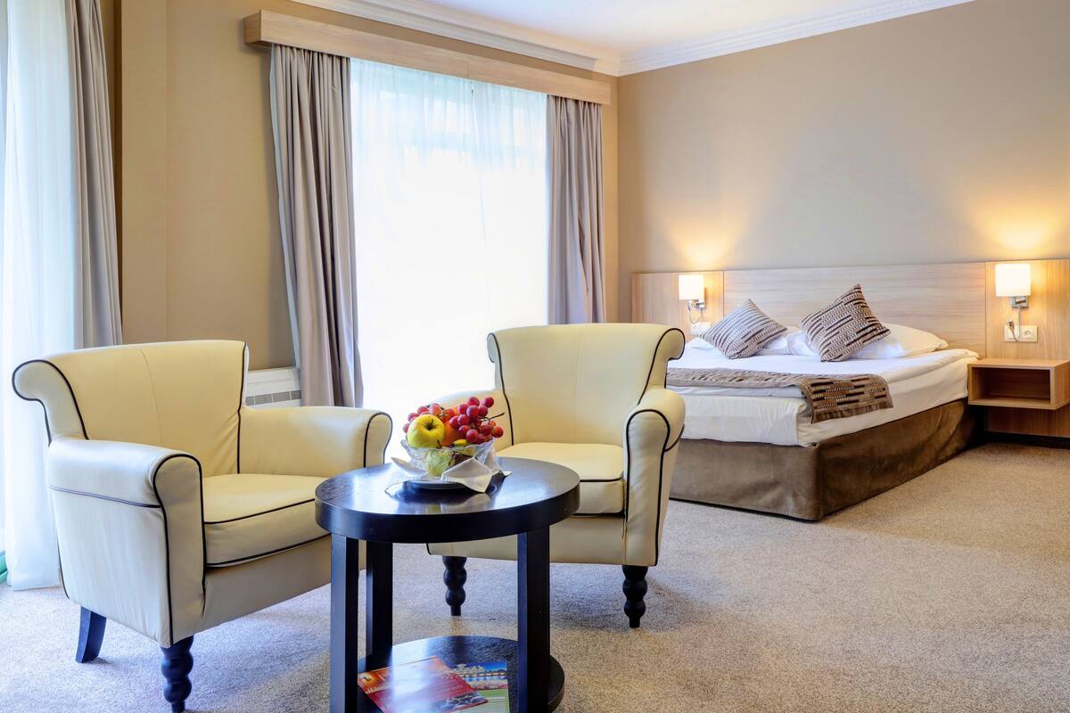 Family Double Room | Desk, blackout drapes, bed sheets