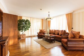 Superior Suite | Living area