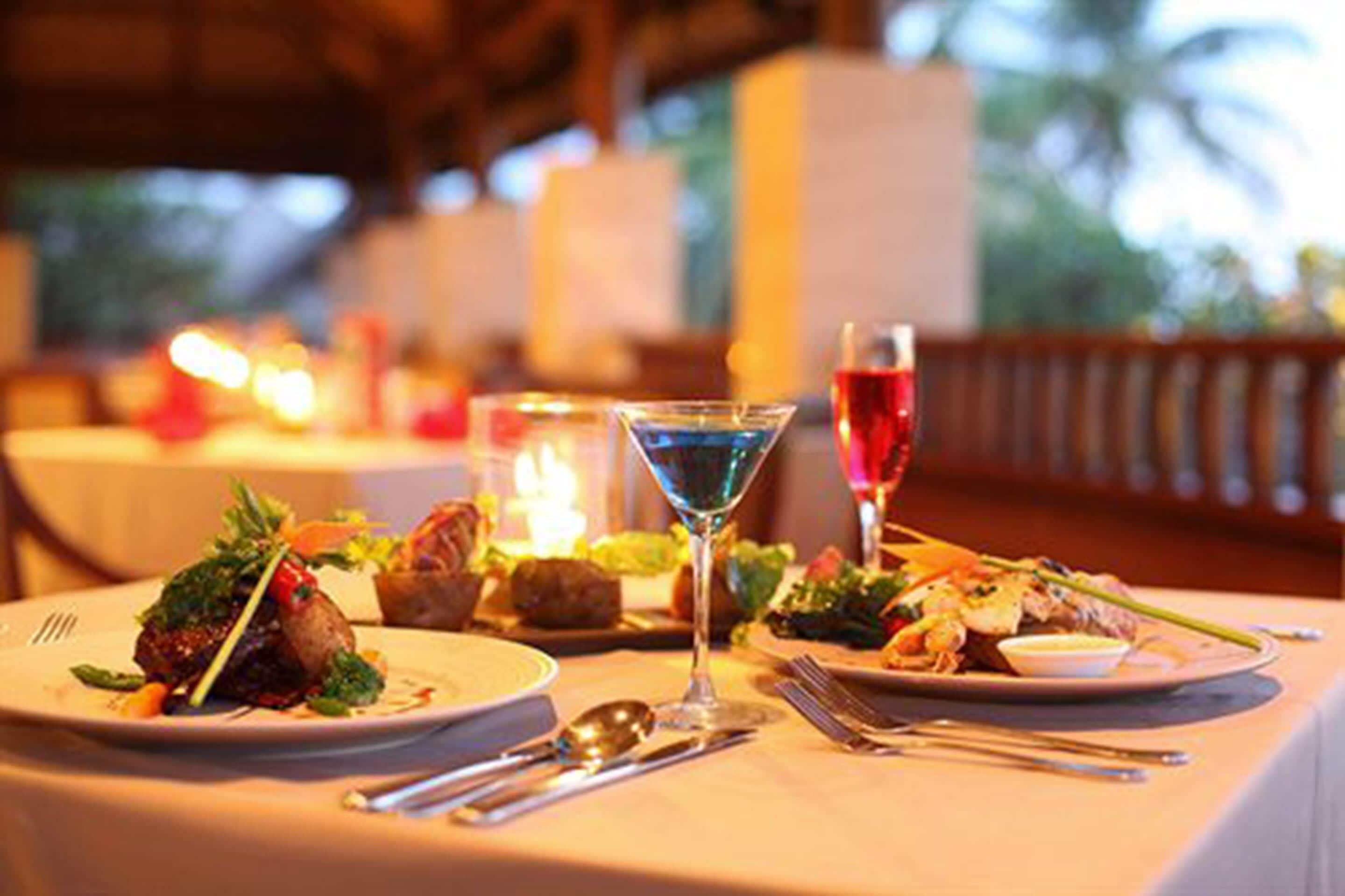 Breakfast, lunch, dinner served; beach views 