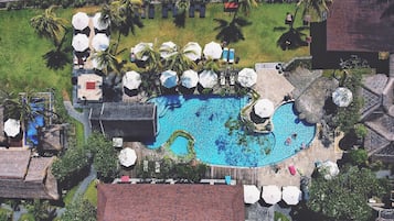 Outdoor pool, pool umbrellas, sun loungers