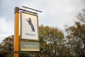 Exterior - The Ely Hotel by Greene King Inns (Camberley)