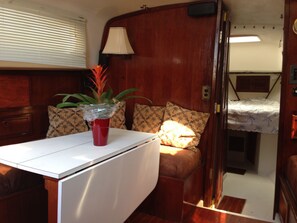 Moon Dance 44' Sailboat includes 2-hour Sunset Cruise | Area keluarga