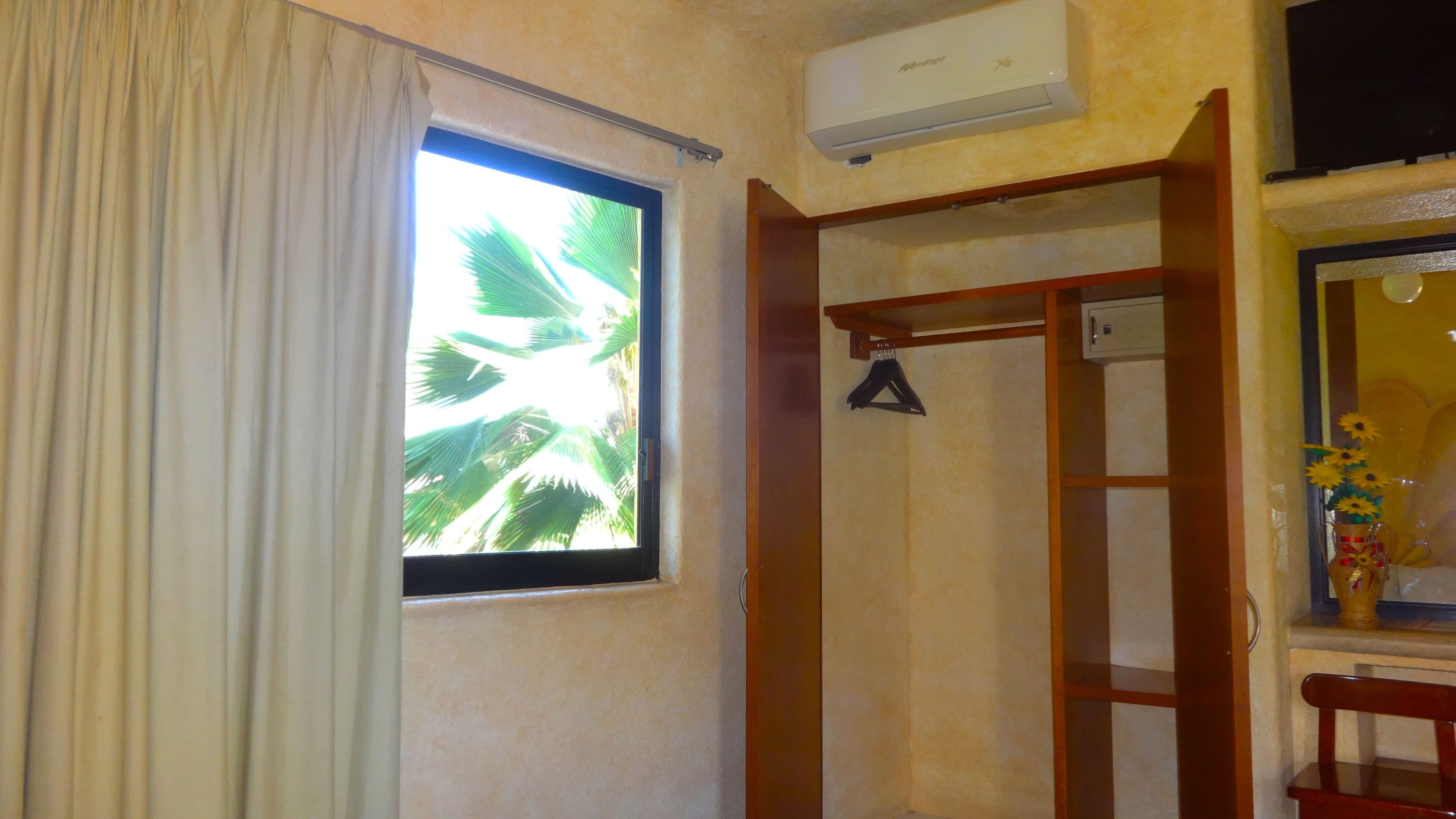 in-room safe, free wifi