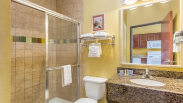 Combined shower/tub, free toiletries, hair dryer, towels