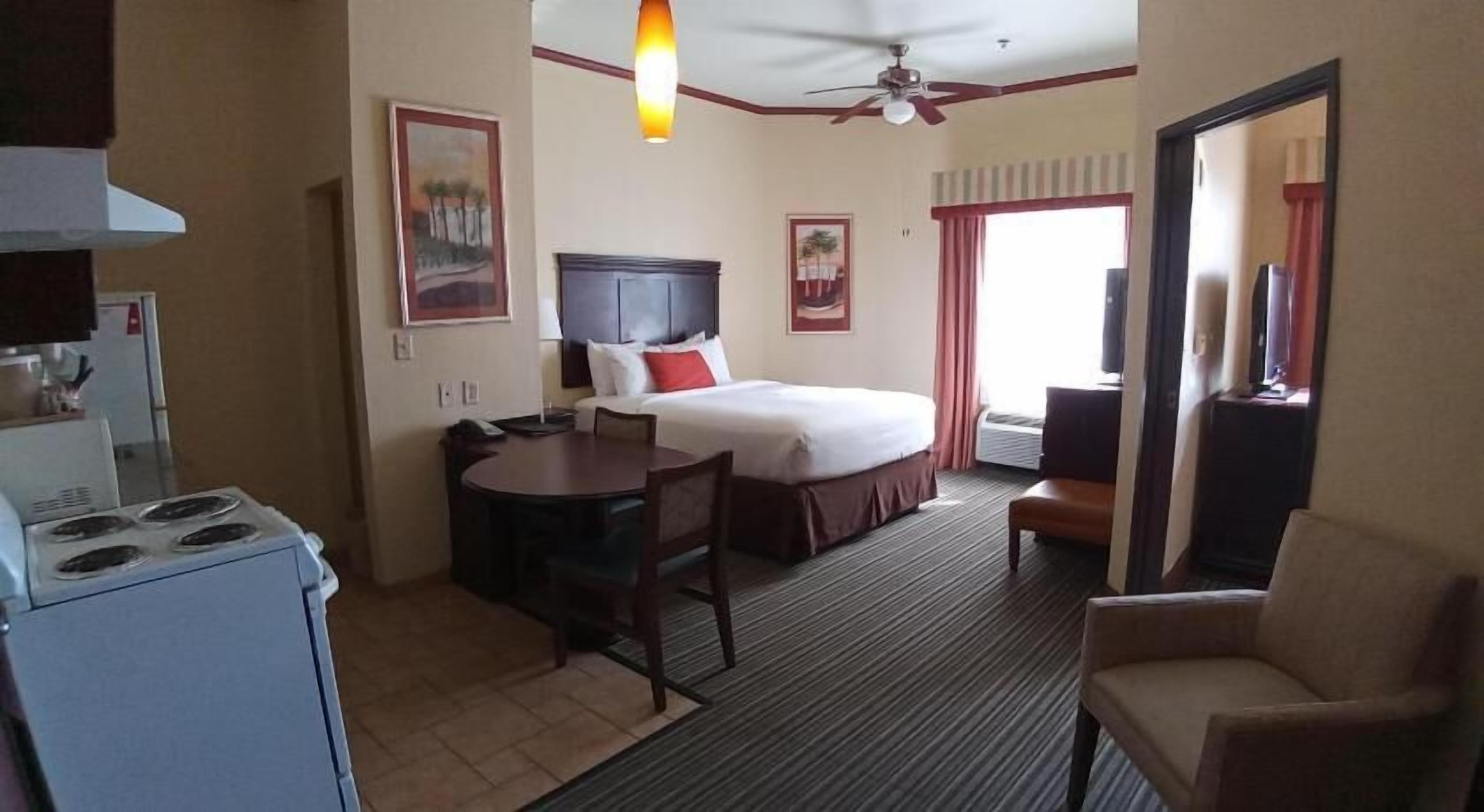 Premium bedding, in-room safe, desk, blackout drapes