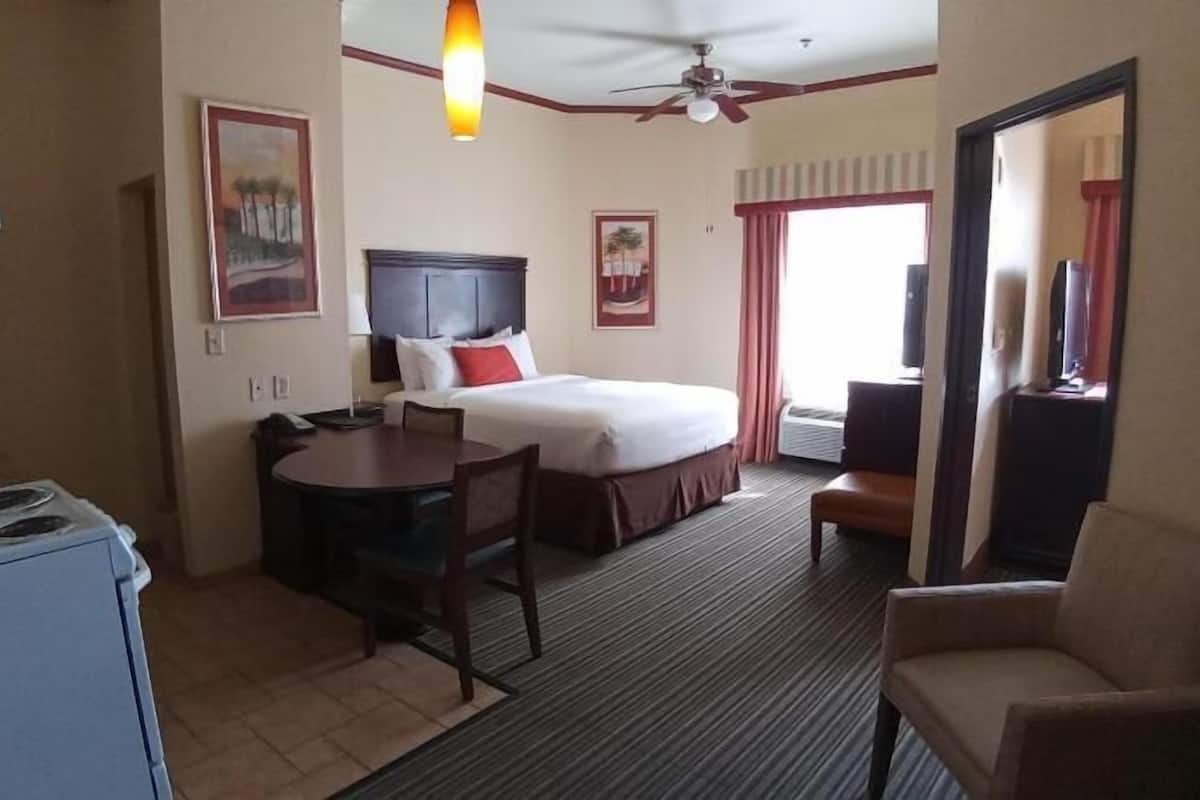 Premium bedding, in-room safe, desk, blackout curtains