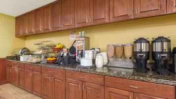 包每日自助早餐