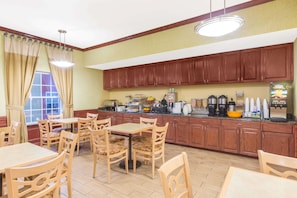 包含每日自助早餐