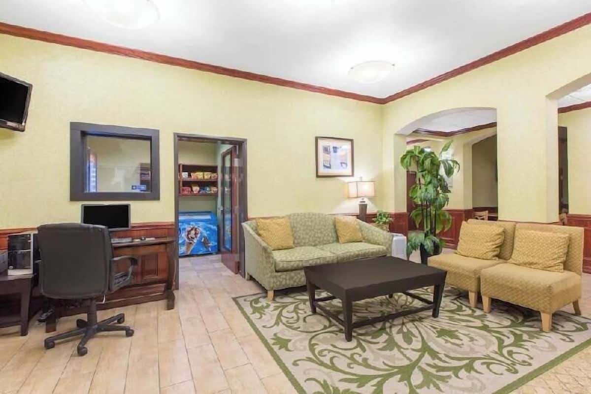 Living area | Flat-screen TV
